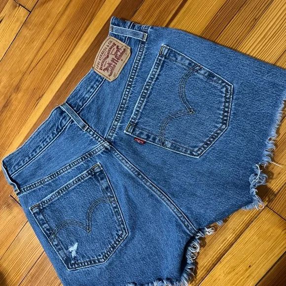 Levi’s - 501 Jean Shorts - Picture 2 of 3